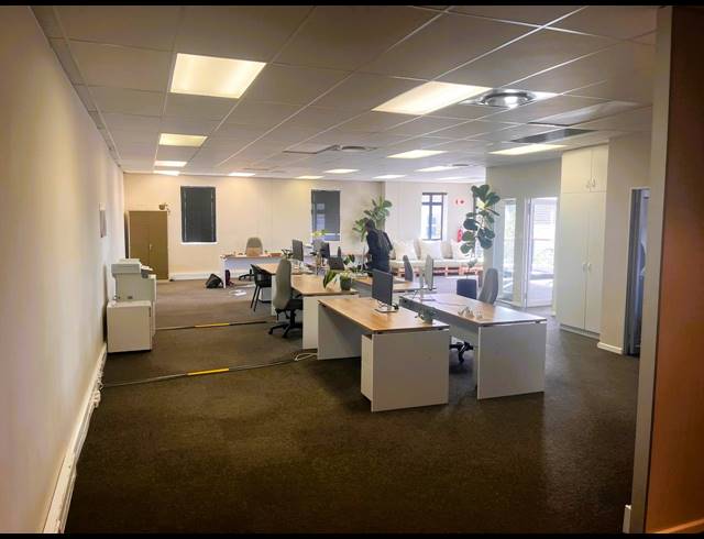 234M² OFFICE TO LET IN WESTLAKE